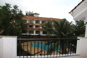 Ático de lujo, 2 habitaciones, vistas a la piscina | Vistas del balcón