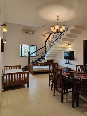 奢華頂層客房, 2 間臥室, 泳池景 | 埃及棉床單、高級寢具、特厚豪華床墊、遮光窗簾/窗簾