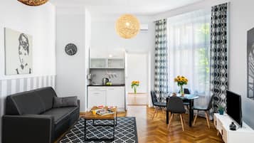 Suite monolocale Deluxe, 1 camera da letto, vista città (number 1) | 1 camera, biancheria da letto di alta qualità, ferro/asse da stiro