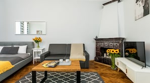 Deluxe Studio Suite, 1 Bedroom, City View (number 1) | 1 bedroom, premium bedding, iron/ironing board, cribs/infant beds - Old Town Residence BIS (Kraków)