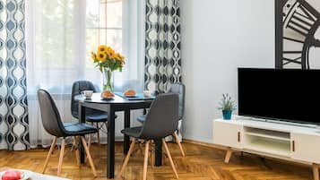 Deluxe Studio Suite, 1 Bedroom, City View (number 1) | Interior