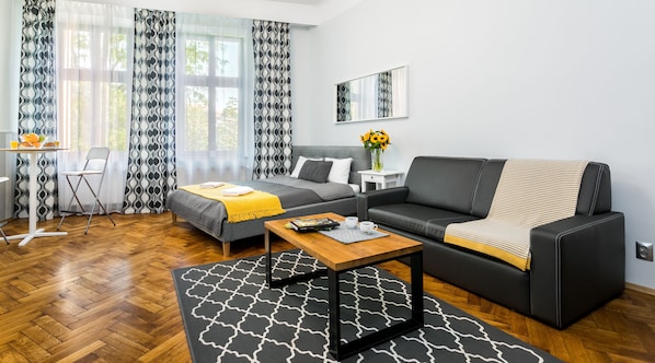 Deluxe Studio Suite, 1 Bedroom, City View (number 1) | 1 bedroom, premium bedding, iron/ironing board, cribs/infant beds - Old Town Residence BIS (Kraków)