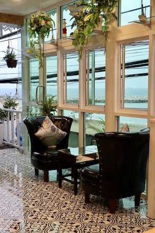 Lobby sitting area. I Talay Lodge Boutique Hotel