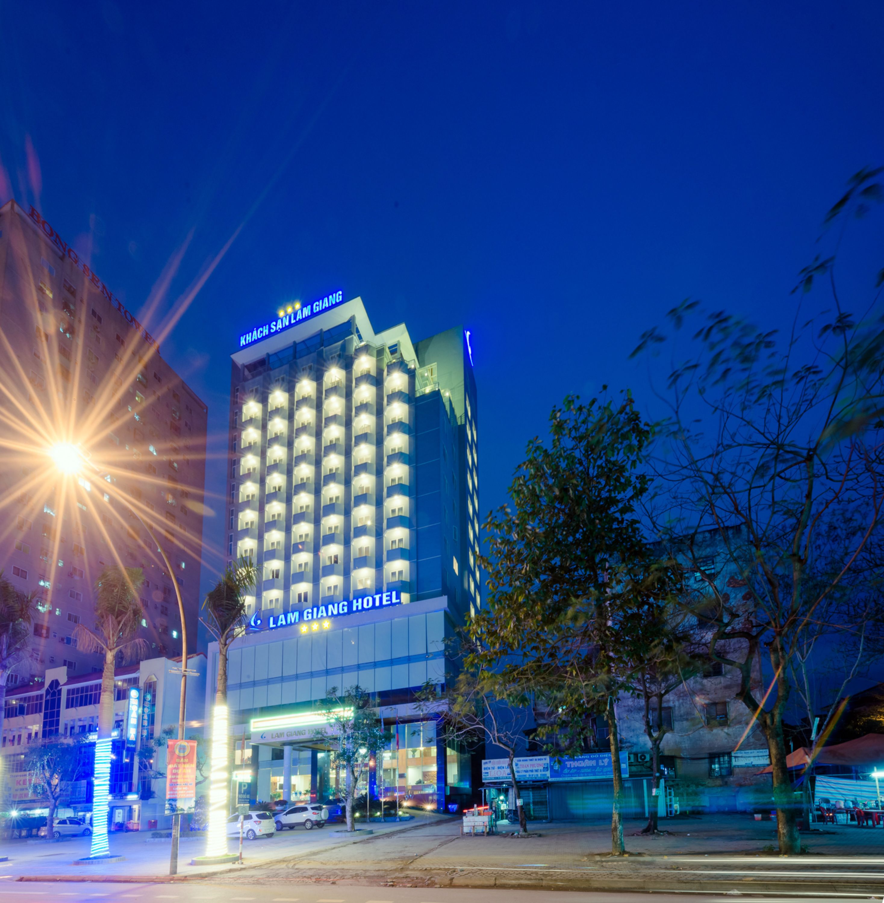 A multi-story hotel with a prominent sign reading "LAM GIANG HOTEL".