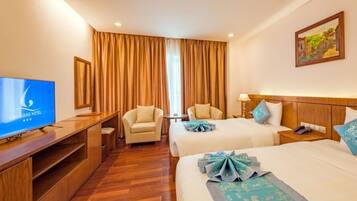 Habitación Deluxe con 2 camas individuales | Minibar, caja de seguridad en la habitación y escritorio