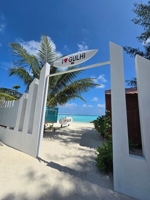 Beach nearby - Tropic Tree Hotel Maldives (Gulhi)