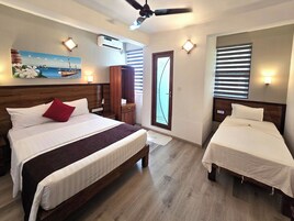 Deluxe Triple Room | In-room safe, desk, free WiFi, bed sheets