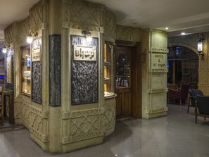 تفاصيل الفندق من الداخل