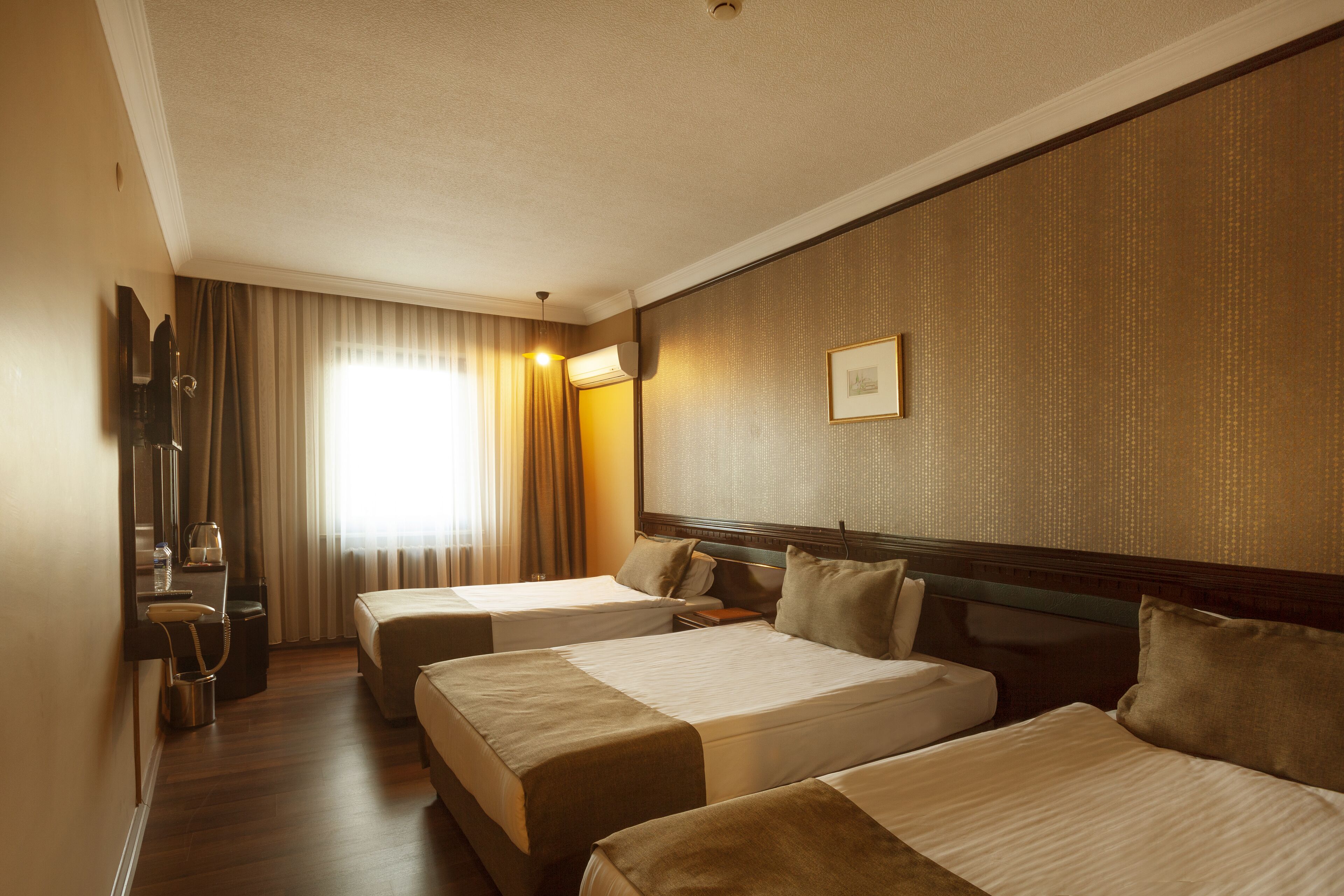 basic triple room | 1 bedroom, minibar, in-room safe, desk