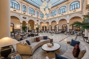 Siddeområde i lobbyen