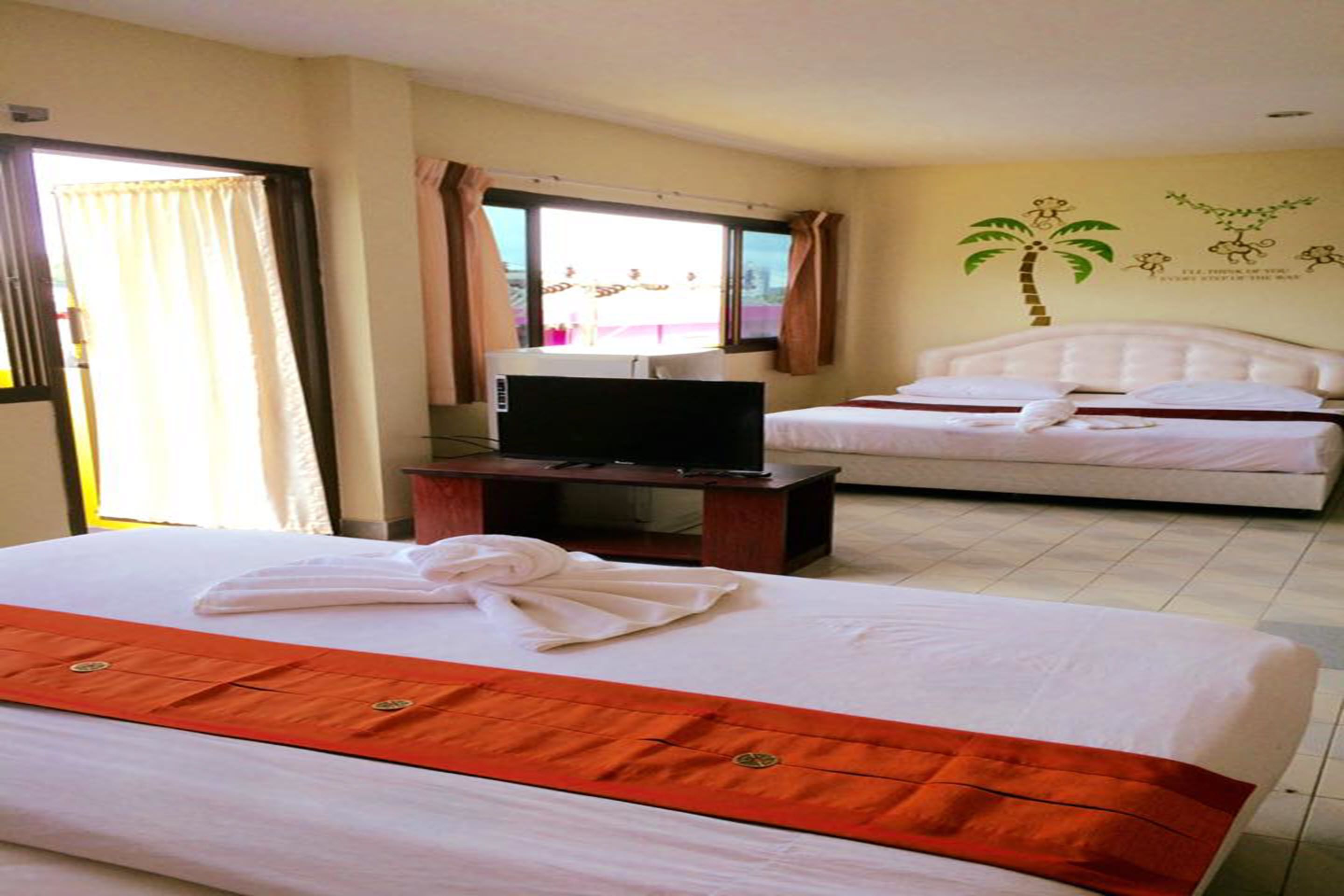 family room | desk, rollaway beds, free wifi