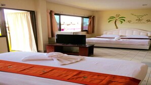 Family Room | Escrivaninha, camas extras/dobráveis (sobretaxa), Wi-Fi de cortesia