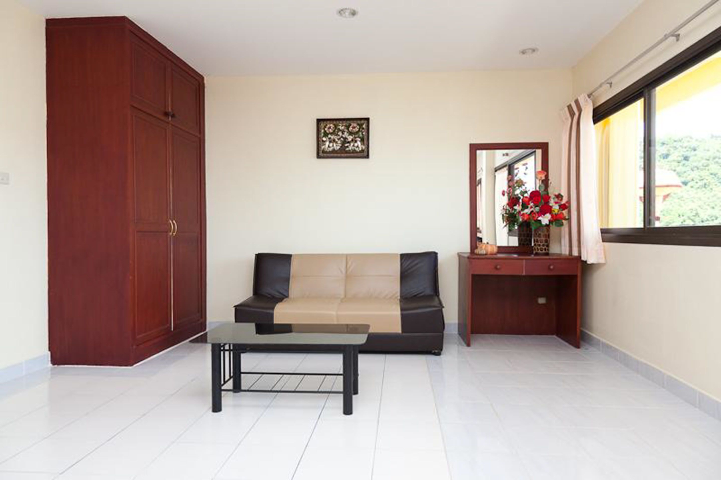 family room | living area | 24-inch tv with satellite channels