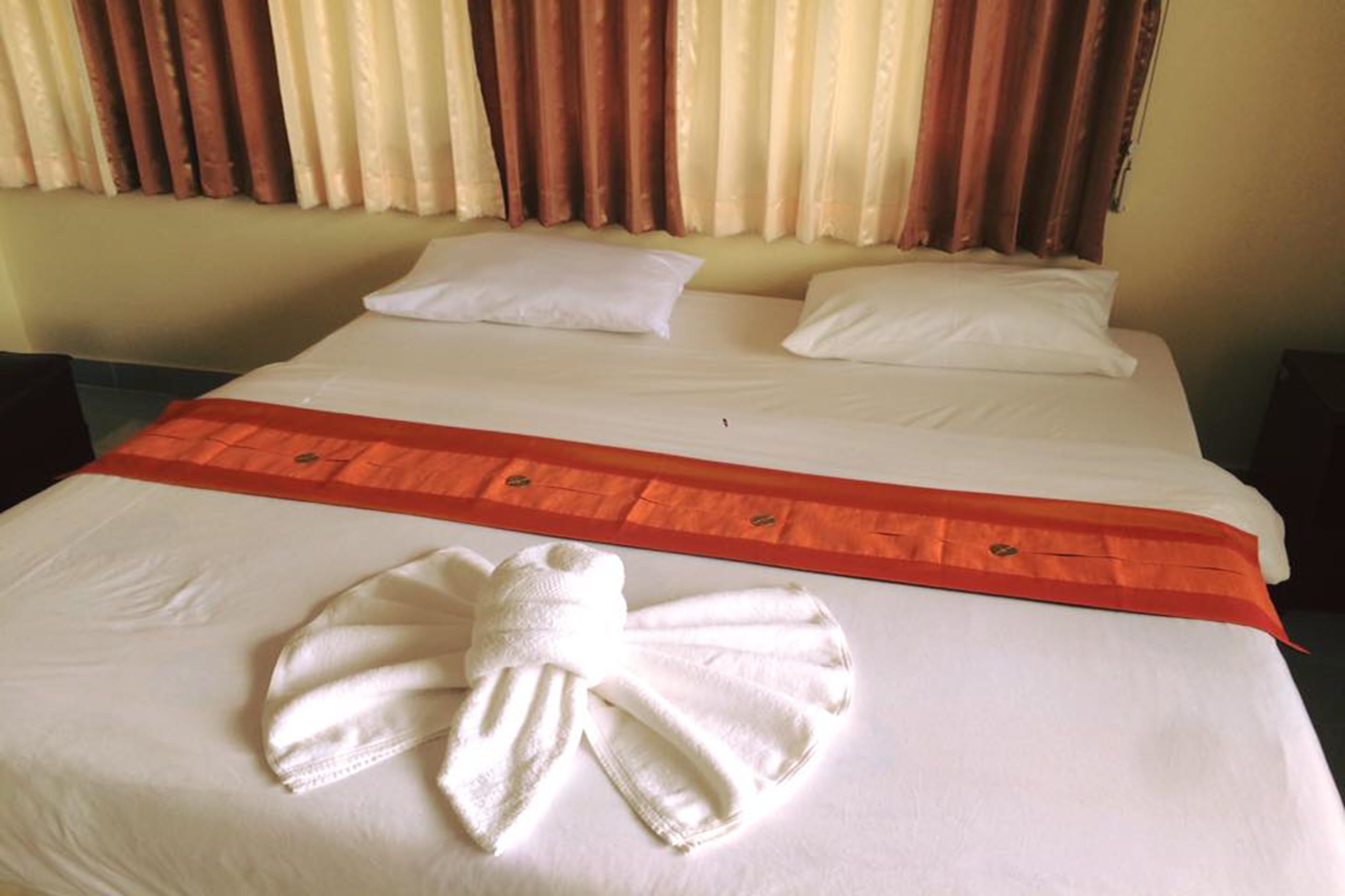 standard double room | desk, rollaway beds, free wifi