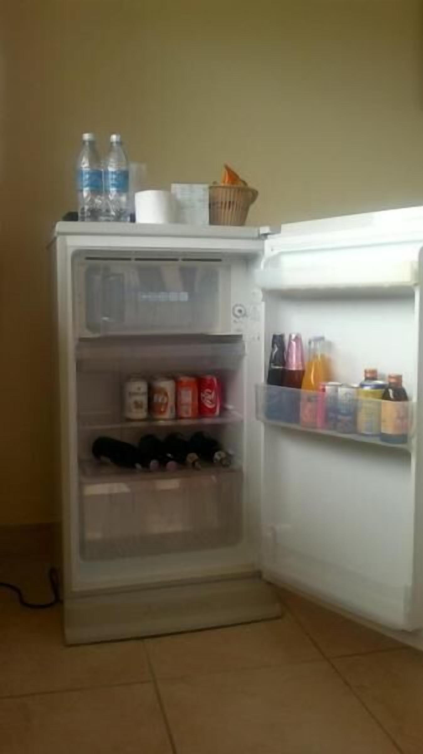 breakfast, lunch, dinner served; international cuisine