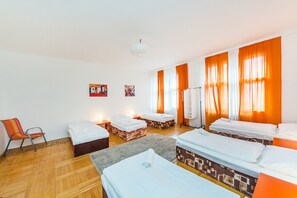 Bed in 7-bed Mixed Dormitory Room