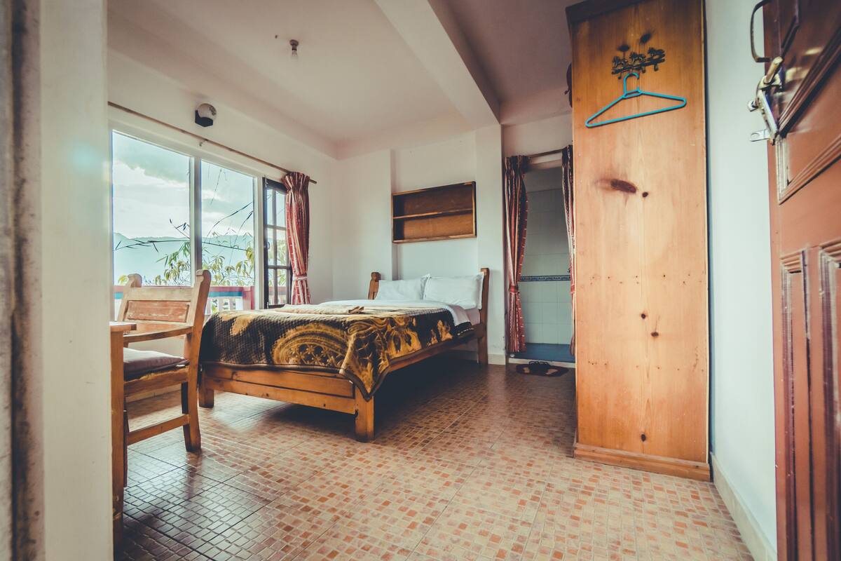 WiFi (free), bed sheets