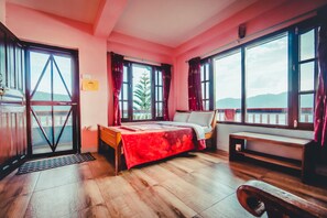 Comfort Single Room | Free WiFi, bed sheets