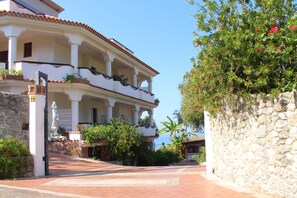 Property entrance - Arenas Hotel (Joppolo)