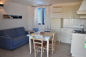 House, 2 Bedrooms | Living area