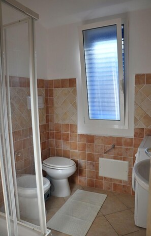 House, 2 Bedrooms | Bathroom