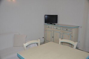 Ferienhaus, 2 Schlafzimmer | Wohnzimmer | Fernseher