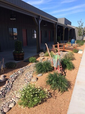 Exterior - HH Creek Inn (Seymour)