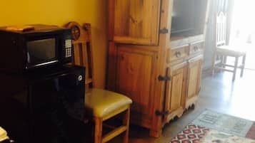 Standard Room, 2 Queen Beds, Non Smoking | Free WiFi, bed sheets
