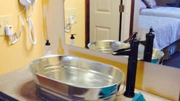Shower, free toiletries, towels