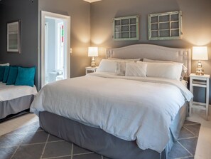 Delaware Room, 2nd Floor, 1 King Bed, 1 Daybed, and 1 Trundle Bed, Non Smoking, Private Bathroom | Individually decorated, individually furnished, free WiFi, bed sheets - River Run Bed and Breakfast (Fleischmanns)