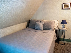 Barkaboom Room, 3rd Floor, 1 Full Bed, Non Smoking, Shared Bathroom