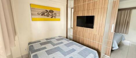 Apartment | Minibar, blackout drapes, WiFi (free)