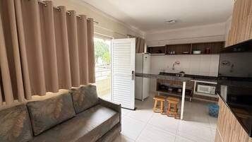 APTO 92 | Khu phòng khách | TV LCD 32-inch có truyền hình cáp, TV