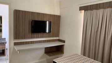 Apartment | Minibar, blackout drapes, WiFi (free)