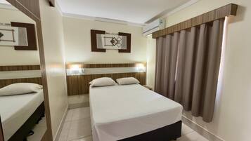 APTO 213-215 | Minibar, blackout drapes, free WiFi