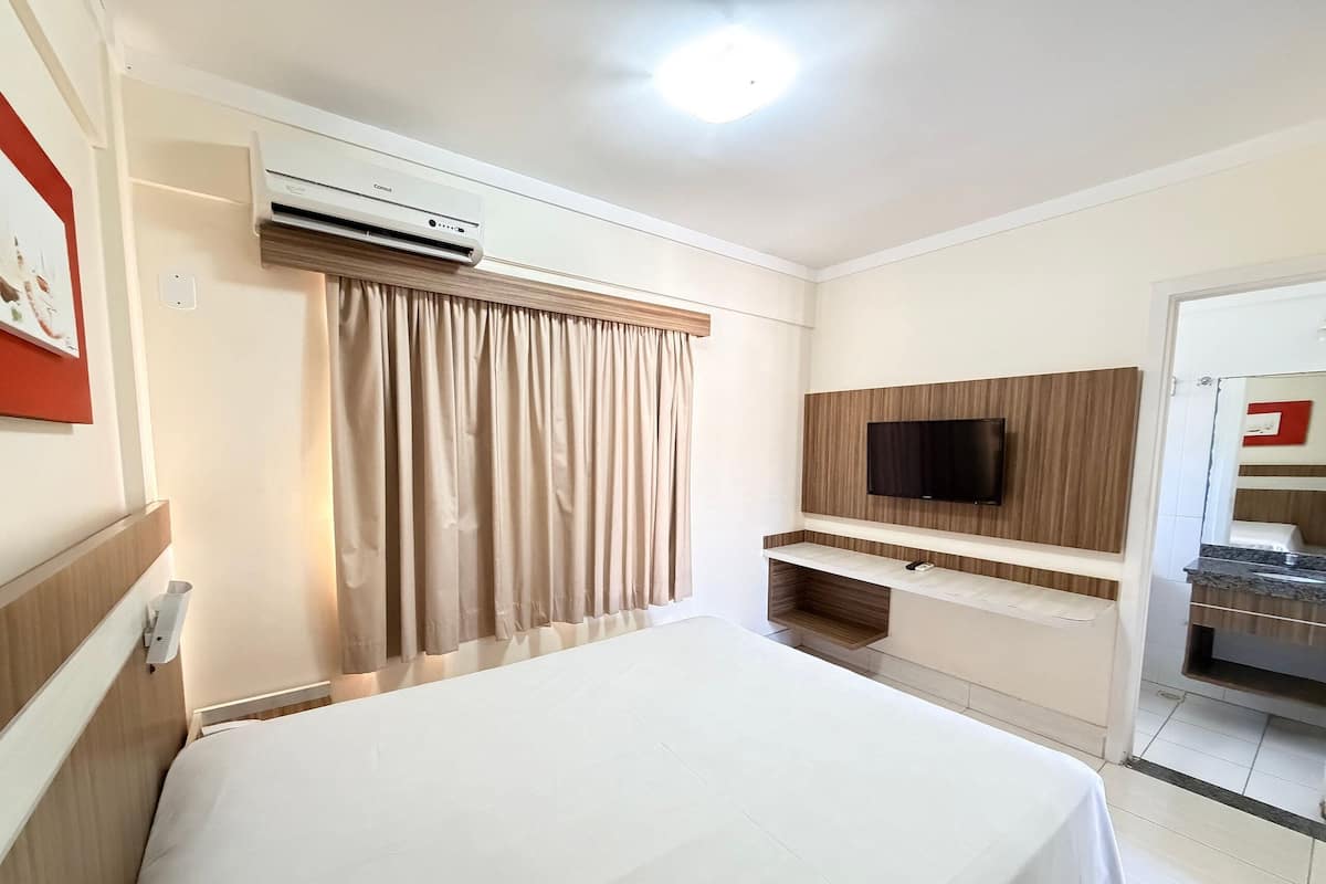 Minibar, blackout curtains, free WiFi