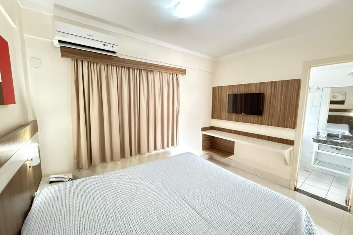 1 bedroom, minibar, blackout drapes, free WiFi