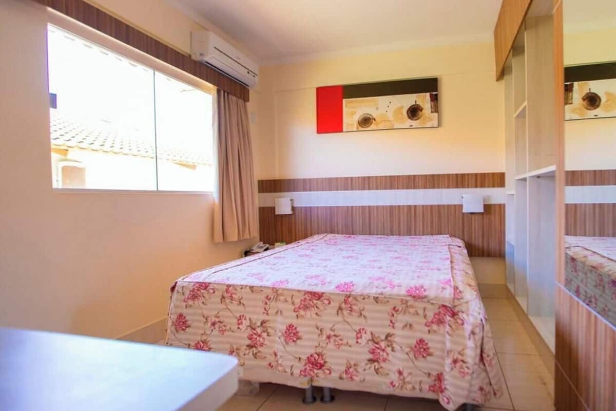Appartement | Minibar, rideaux d’obscurcissement, accès au Wi-Fi (inclus)