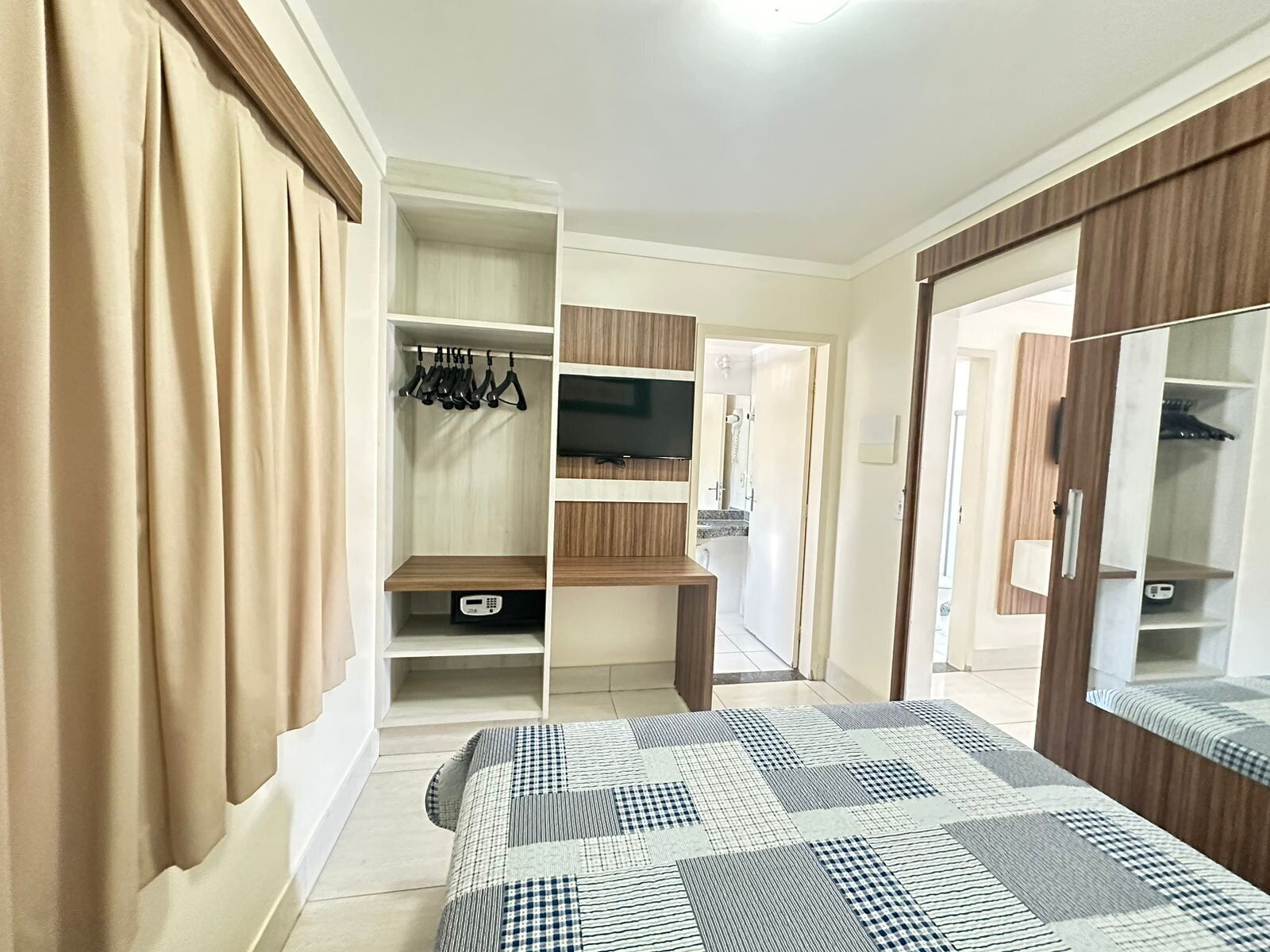 Apartment | Minibar, blackout drapes, free WiFi