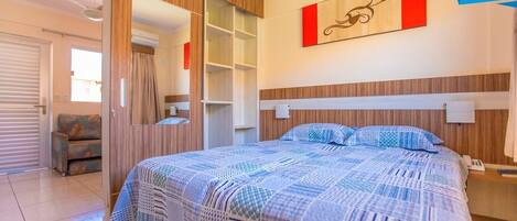 Apartamento | Frigobar, cortinas blackout, Wi-Fi de cortesia