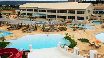 15 piscinas externas