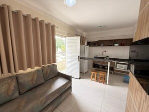 APTO 92 | Vardagsrum | 32-tums LCD-tv med kabelkanaler och tv