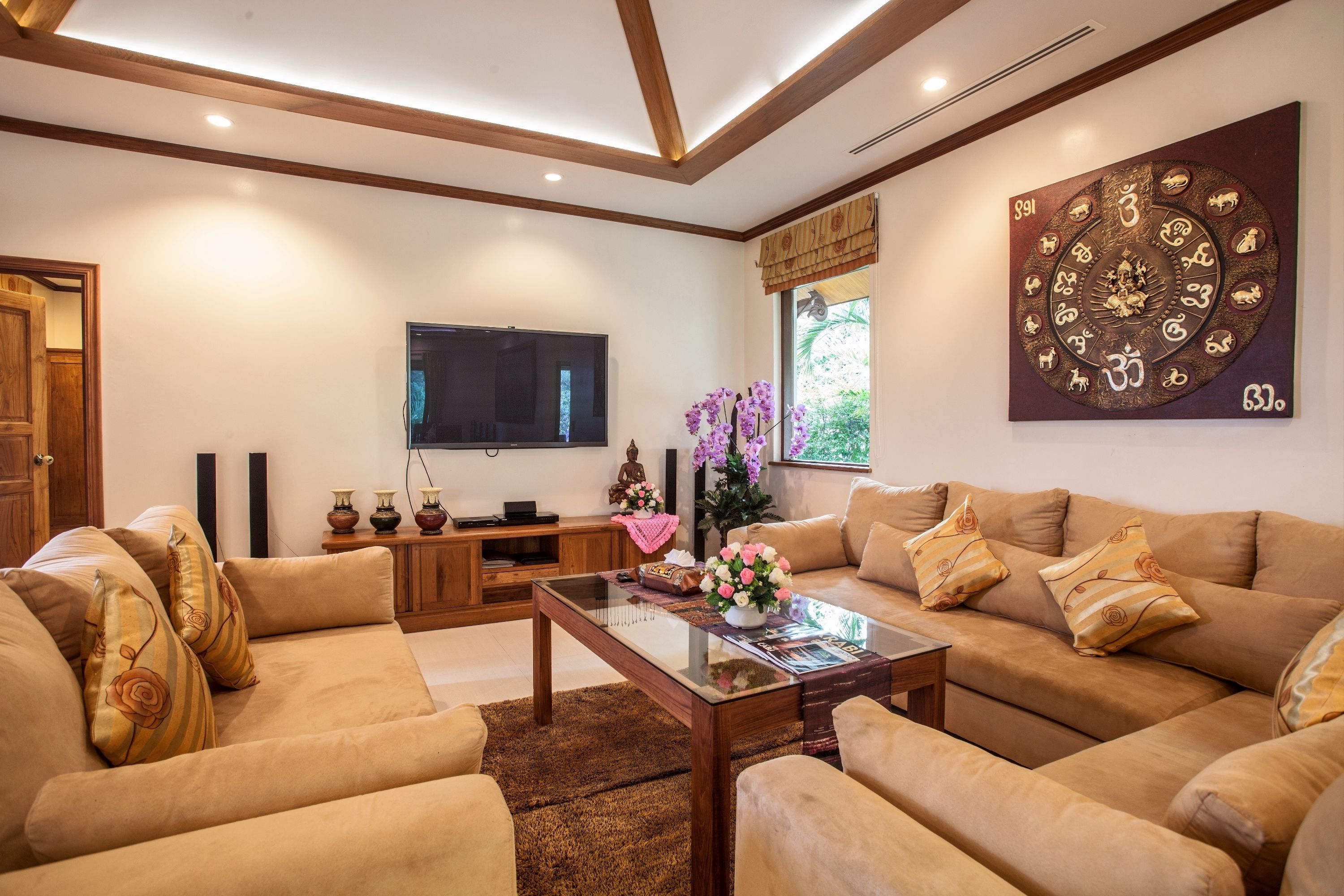 ทีวีจอแบน 60 นิ้ว พร้อมช่องดาวเทียม, ทีวี, Netflix