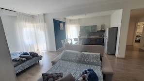 32-Zoll-Flachbildfernseher mit Satellitenempfang, Fernseher