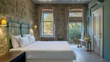 Deluxe Double Room, Garden View | Minibar, in-room safe, individually decorated, individually furnished