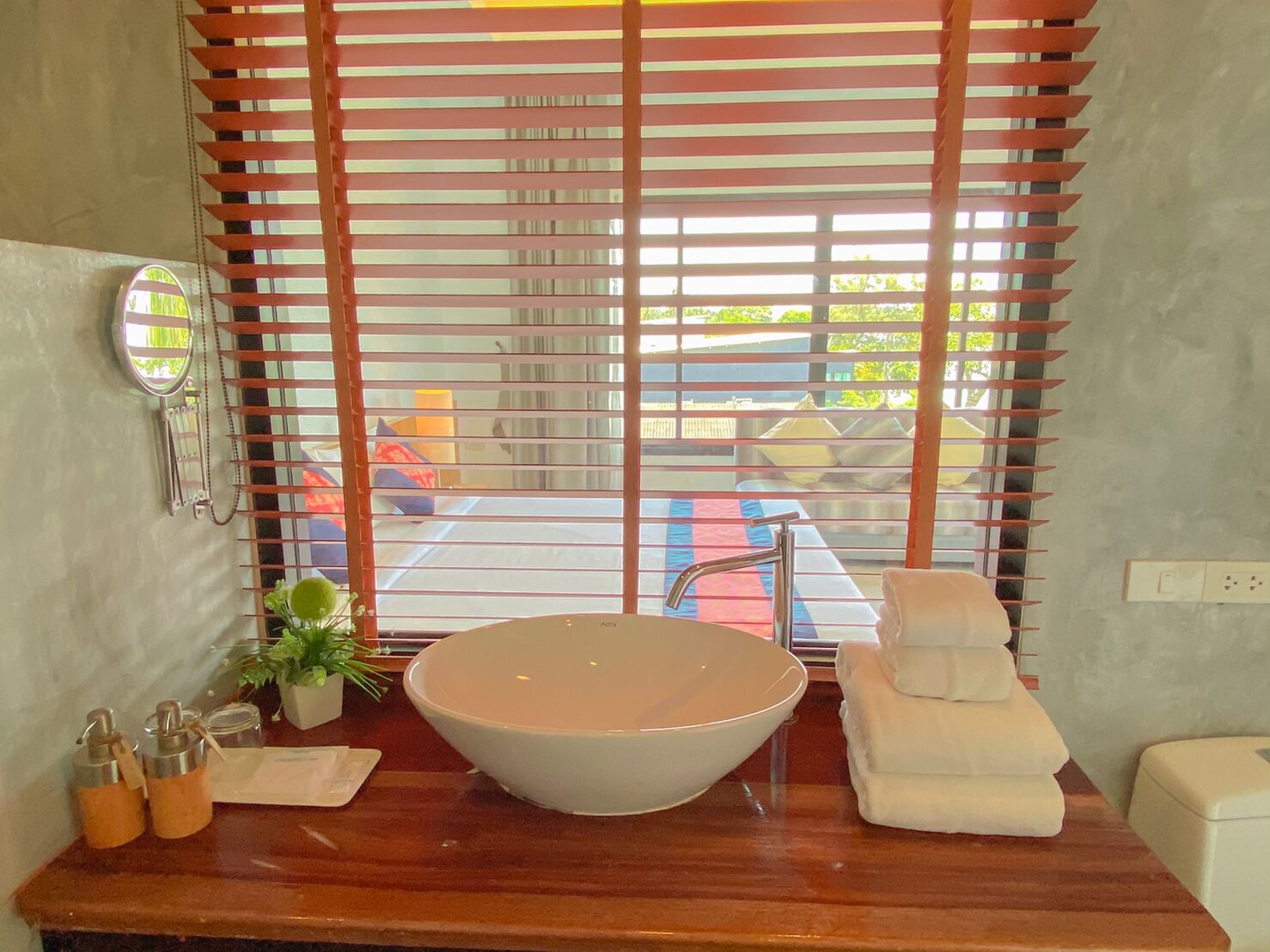 deluxe double room, 1 double bed | bathroom | shower, free toiletries, hair dryer, towels