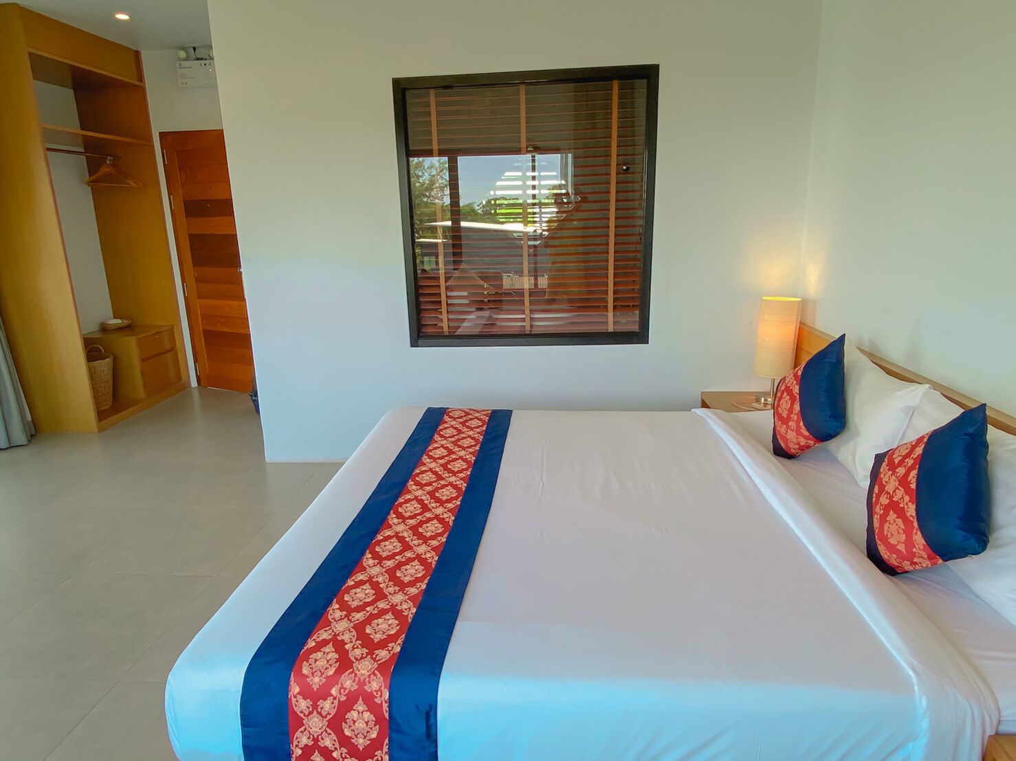 deluxe double room, 1 double bed | blackout curtains, free wifi