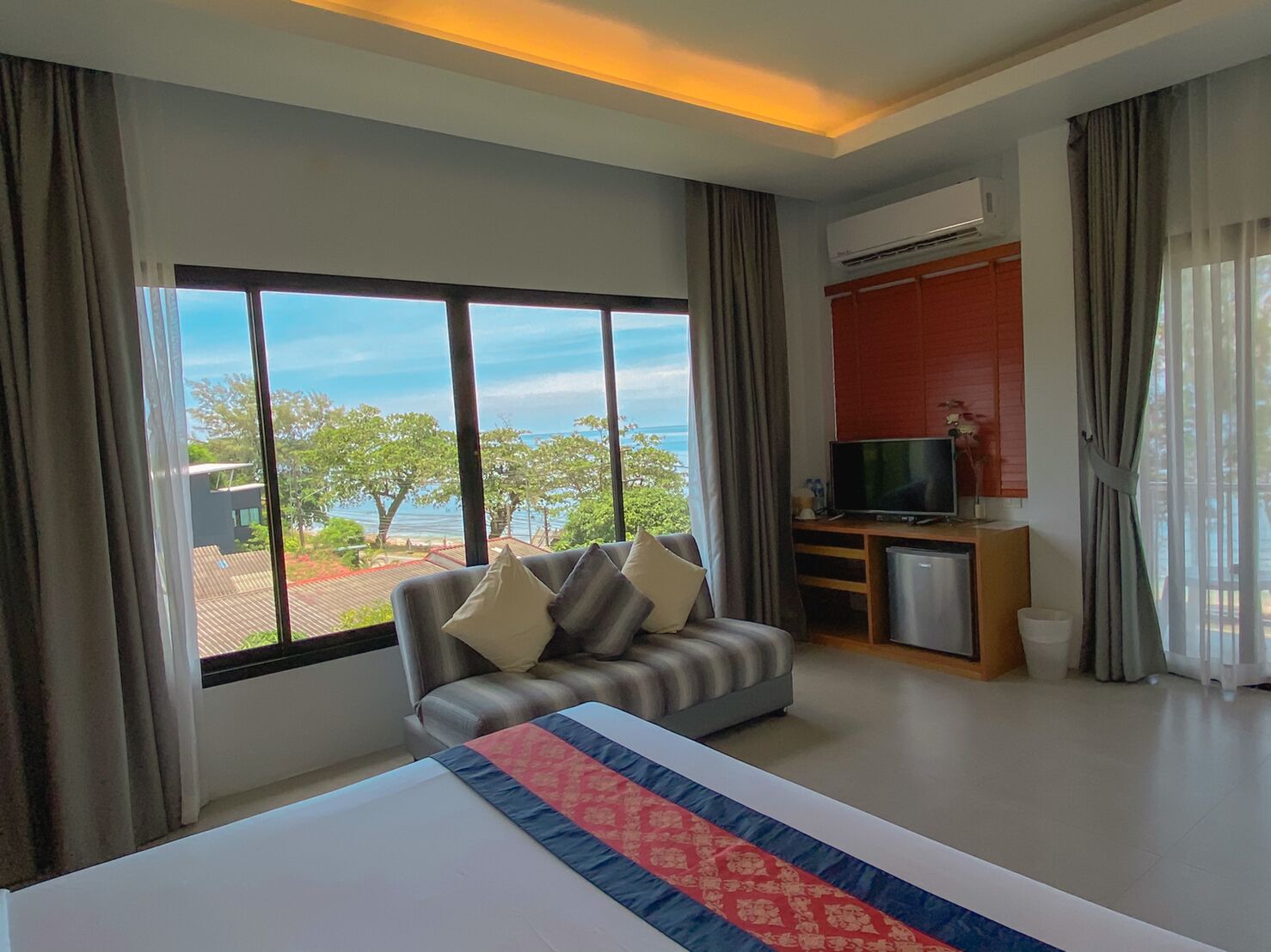 deluxe double room, 1 double bed | blackout curtains, free wifi