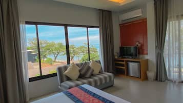 Quarto casal luxo, 1 cama de casal | Cortinas blackout, Wi-Fi de cortesia