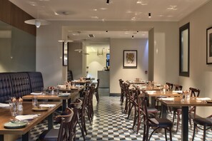 Se sirven desayunos, comidas, cenas y cocina mediterránea